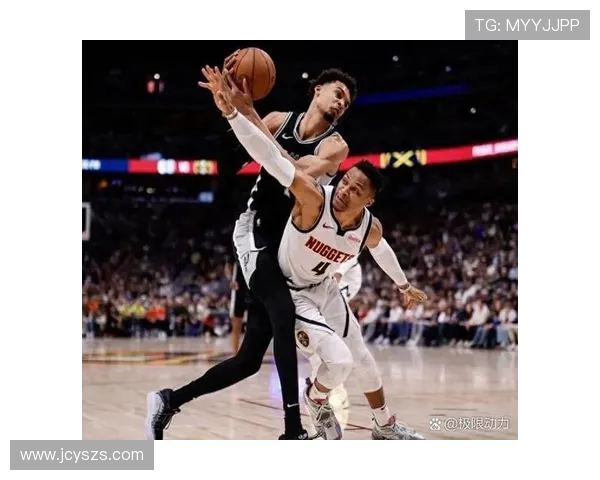 勇士与马刺西部决赛第二场激战回顾与精彩瞬间分析 勇士与马刺西部决赛第二场激战回顾与精彩瞬间分析